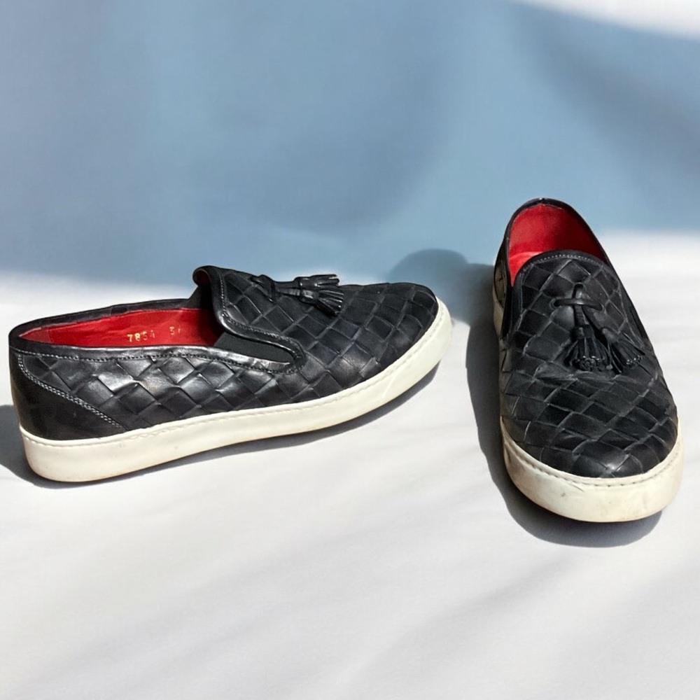 Leonardo hand-made Italian sneakers. Size 37